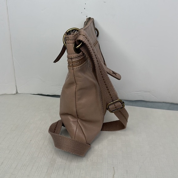 The Sak Iris crossbody in rose gold - Picture 4 of 9